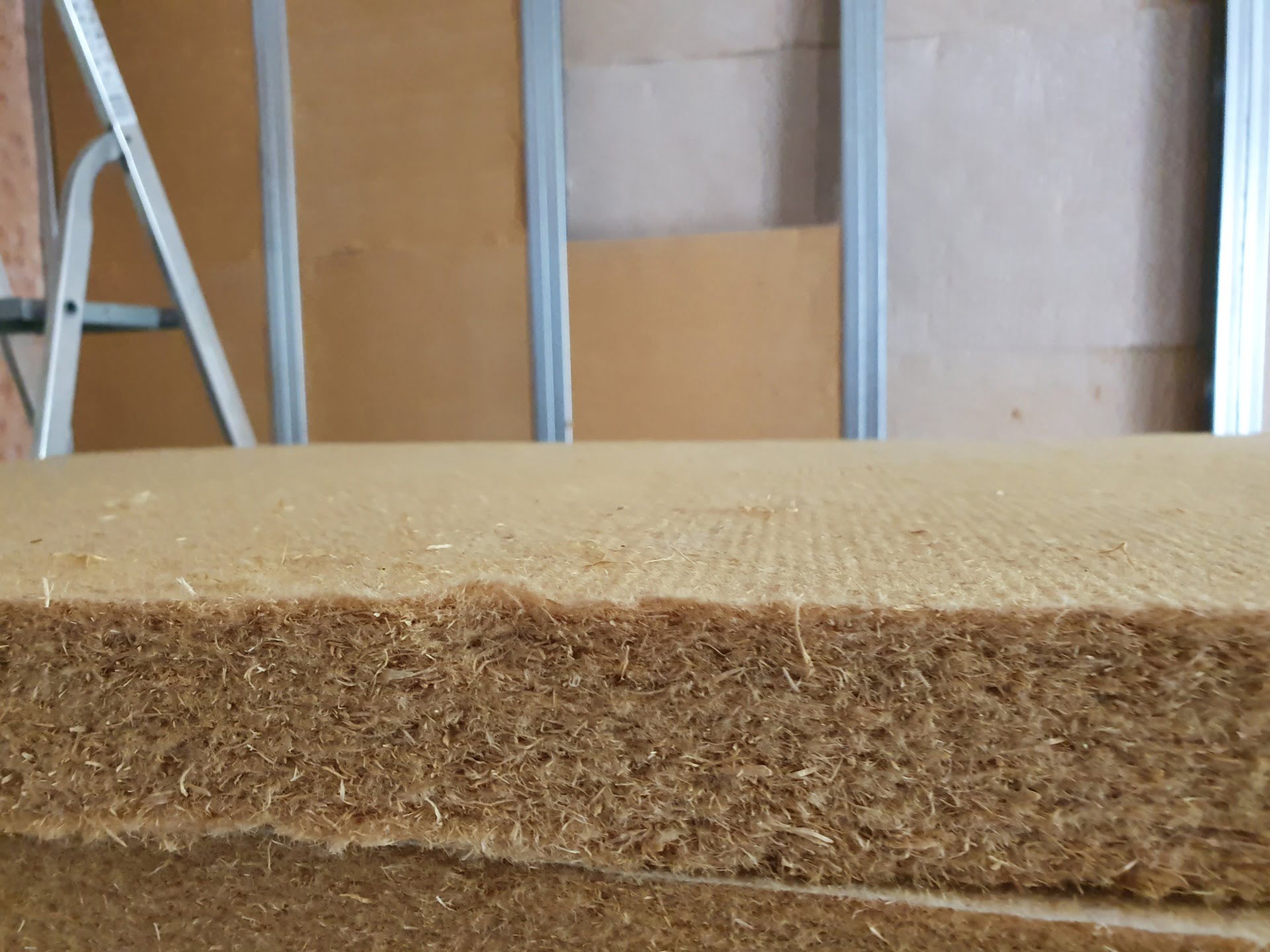 Isolation thermique intérieure de murs périphériques en fibre de bois - phi énergies